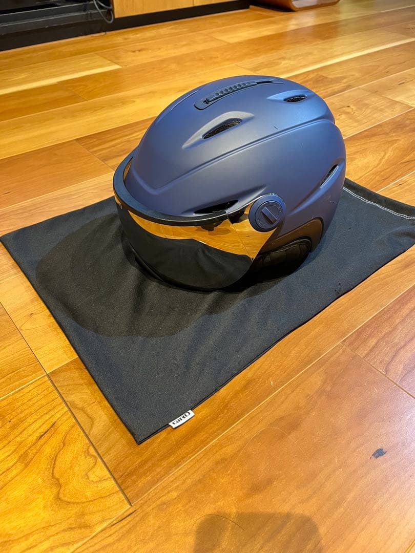 GIRO VUE MIPS バイザー付ヘルメット　一体型