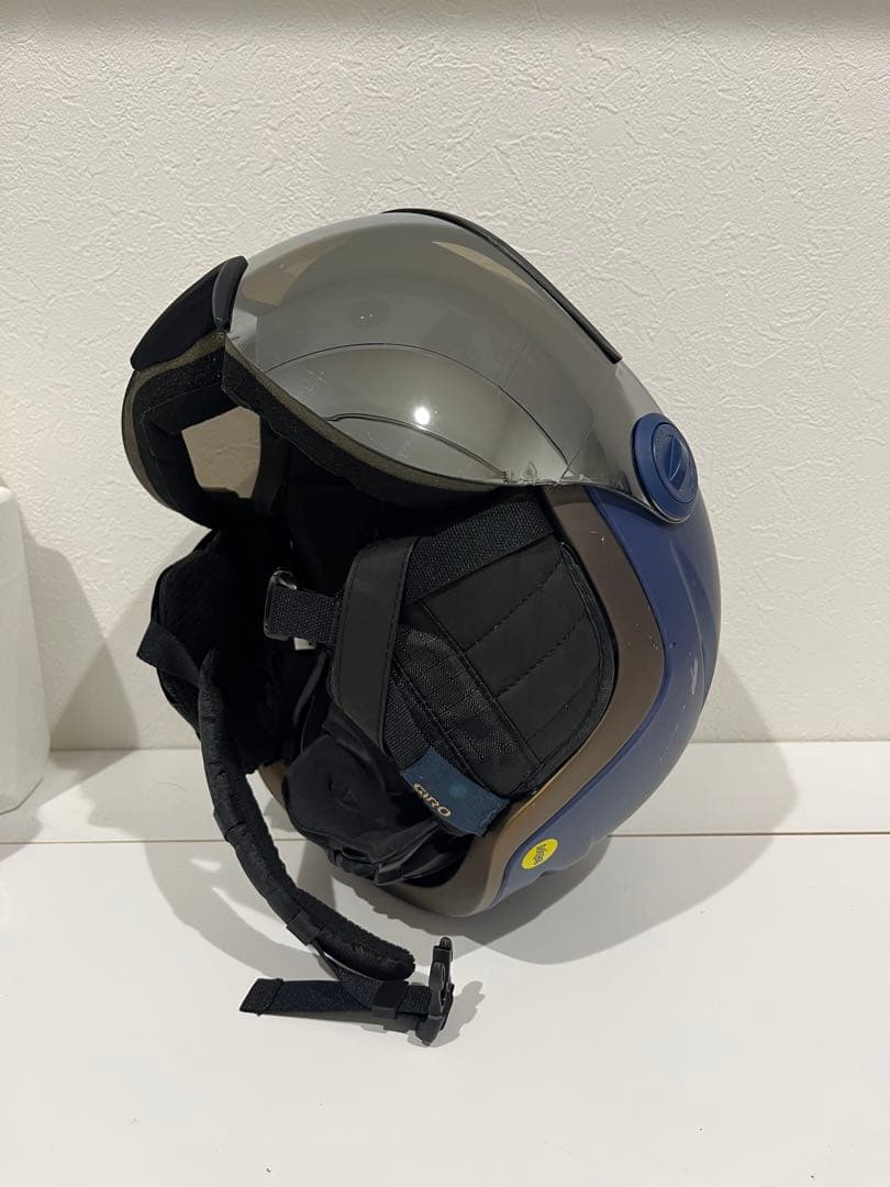 GIRO VUE MIPS バイザー付ヘルメット　一体型