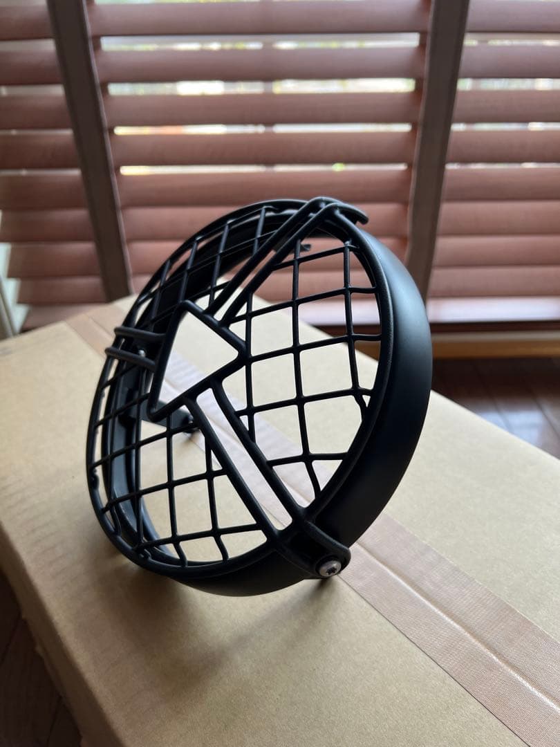 トライアンフtriumph 2023スクランブラー900 ヘッドライトベゼル