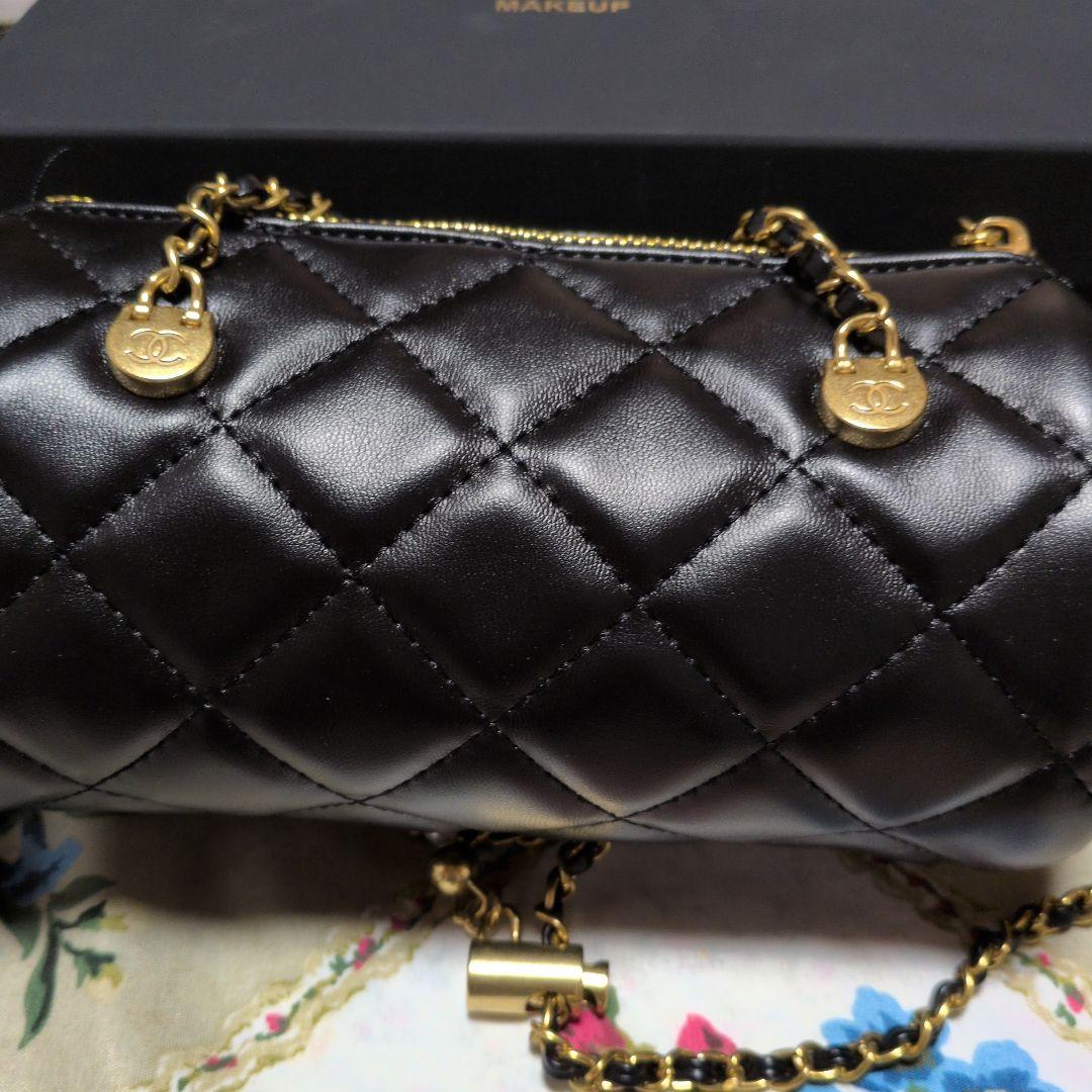 CHANEL 黒 レザー バッグ キルティングノベルティ