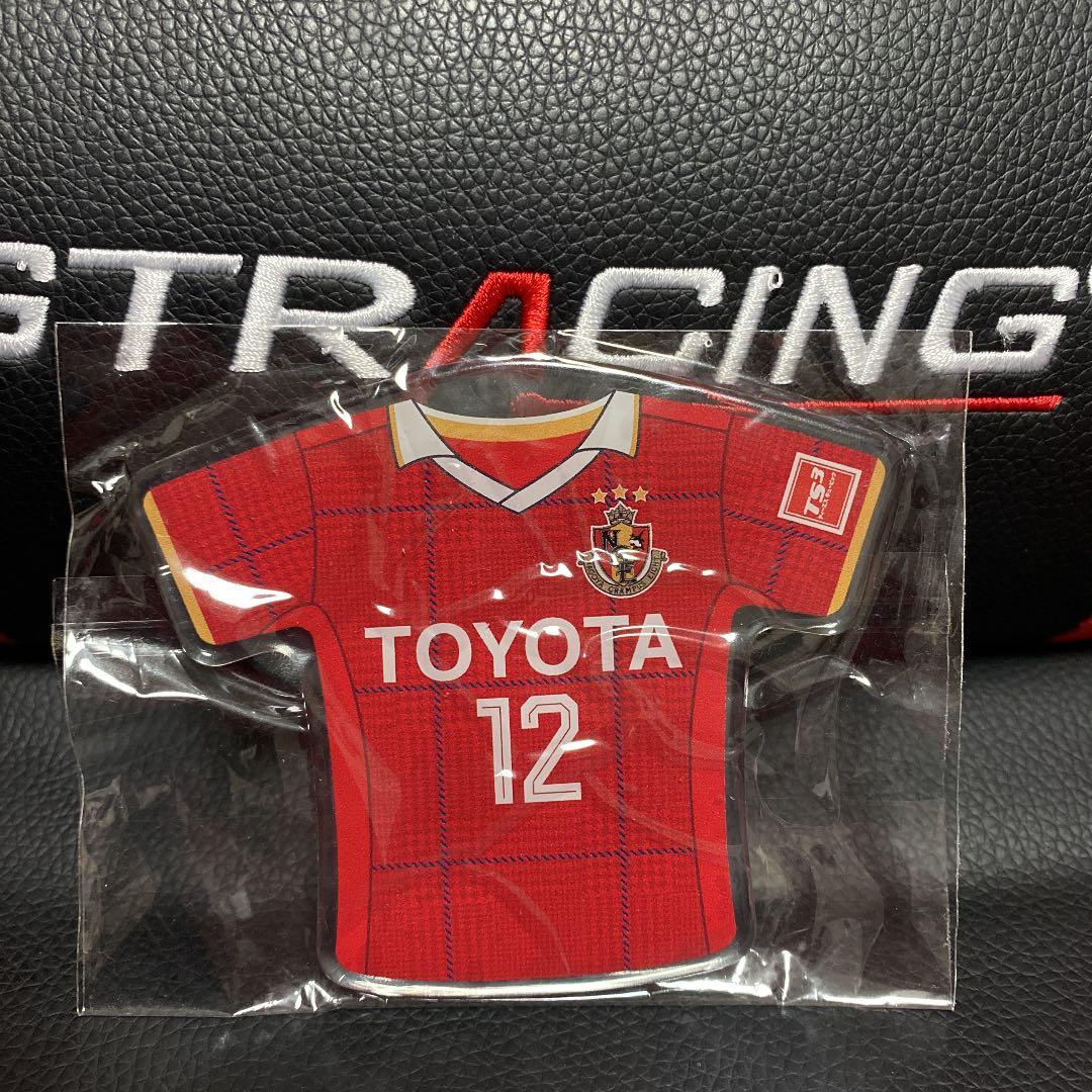 名古屋グランパス　ガチャガチャ　2017ユニフォームピンバッジ　特大