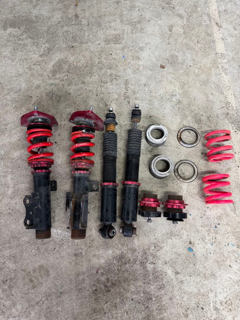 プリウスアルファの車高調　メーカー不明