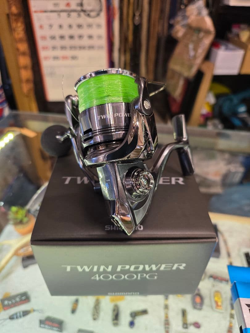 ツインパワー24　 4000PG スピニングリール