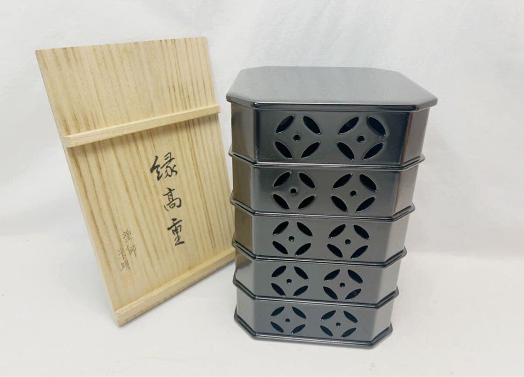 美品 懐石道具 塗師 助田宗明作 木製黒真塗 七宝透 5段縁高重 利休好写 共箱