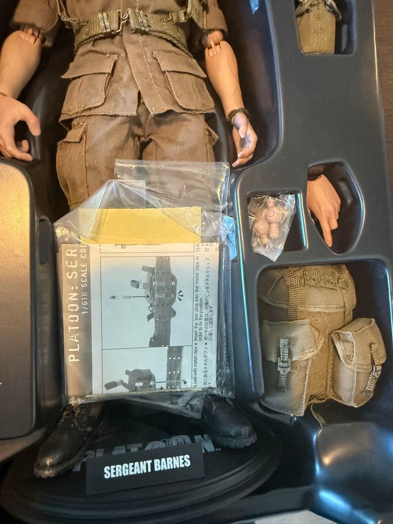 ミリタリー HOT TOYS Platoon Sergeant Barnes.