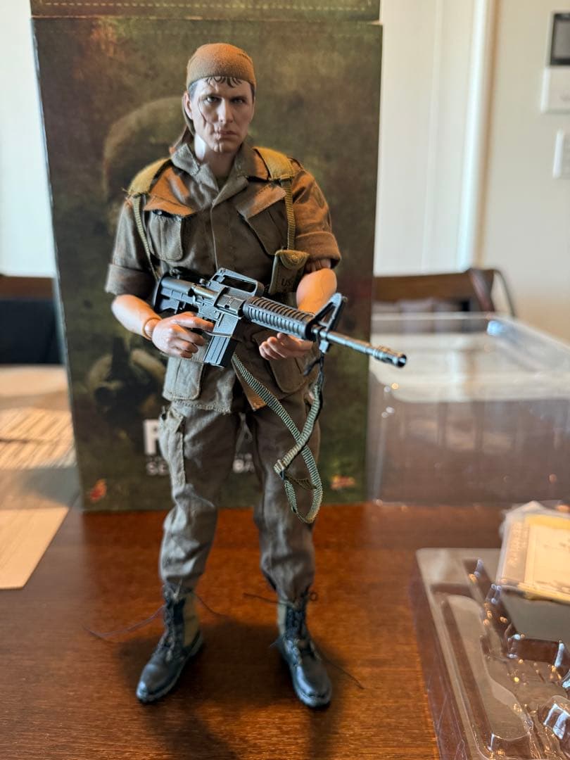 ミリタリー HOT TOYS Platoon Sergeant Barnes.