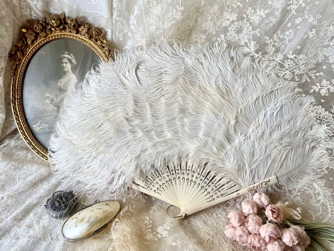 ホワイトフェザーのファン　エヴァンタイユ　フランスアンティーク　扇子　羽根