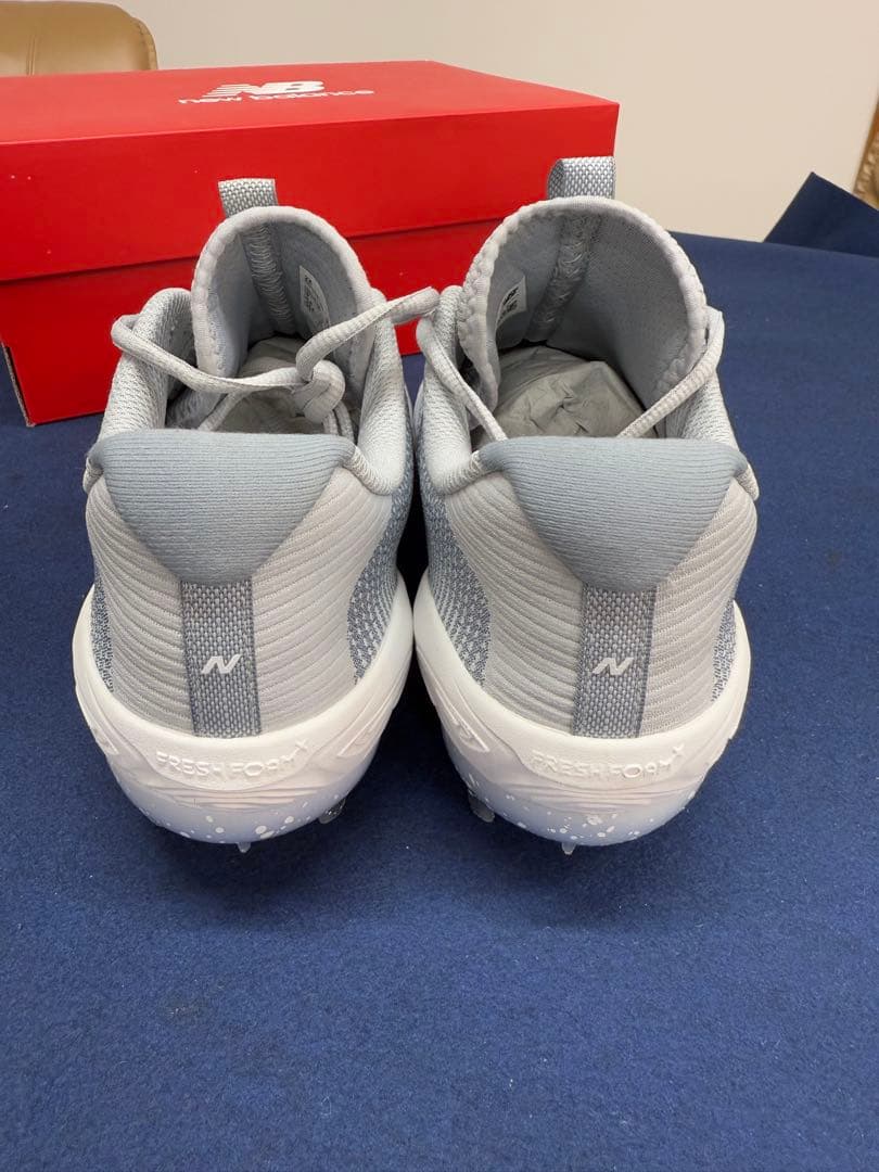 ニューバランス野球スパイク27.0㌢グレー