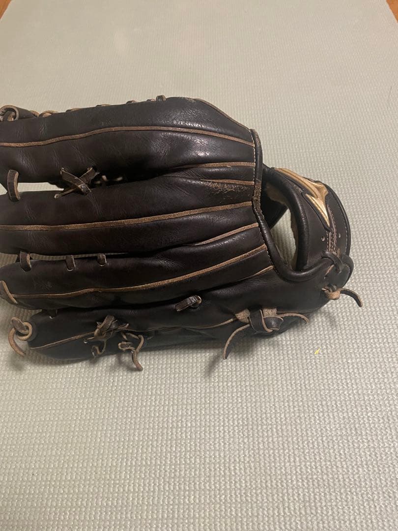 Mizuno レザーグローブ 黒 ゴールドロゴ