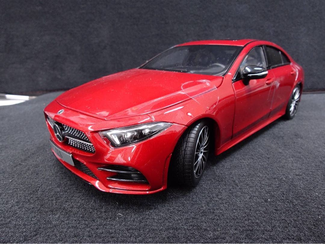 メルセデス・ベンツ CLS 赤