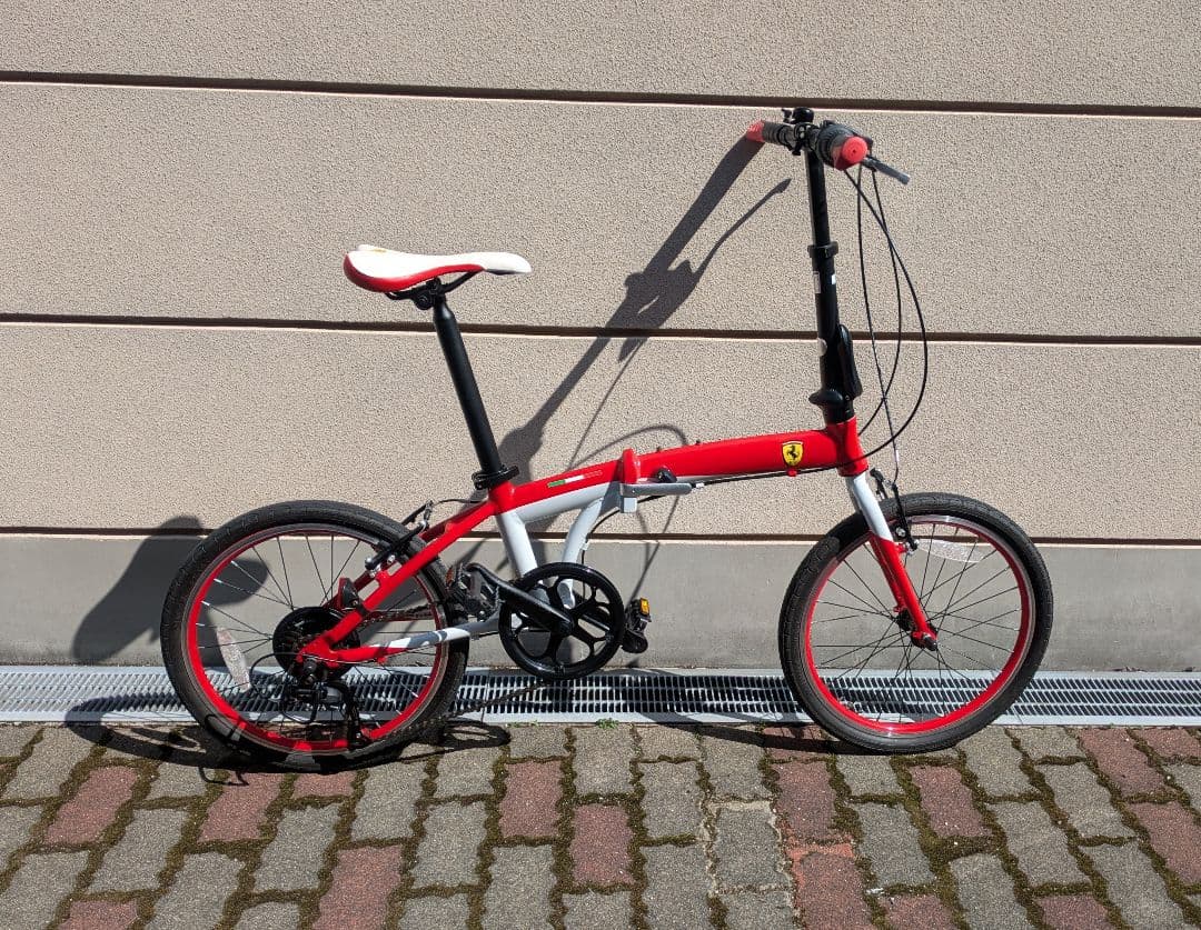【富裕層向けジョーク】フェラーリ Ferrari 折りたたみ自転車 488GTB