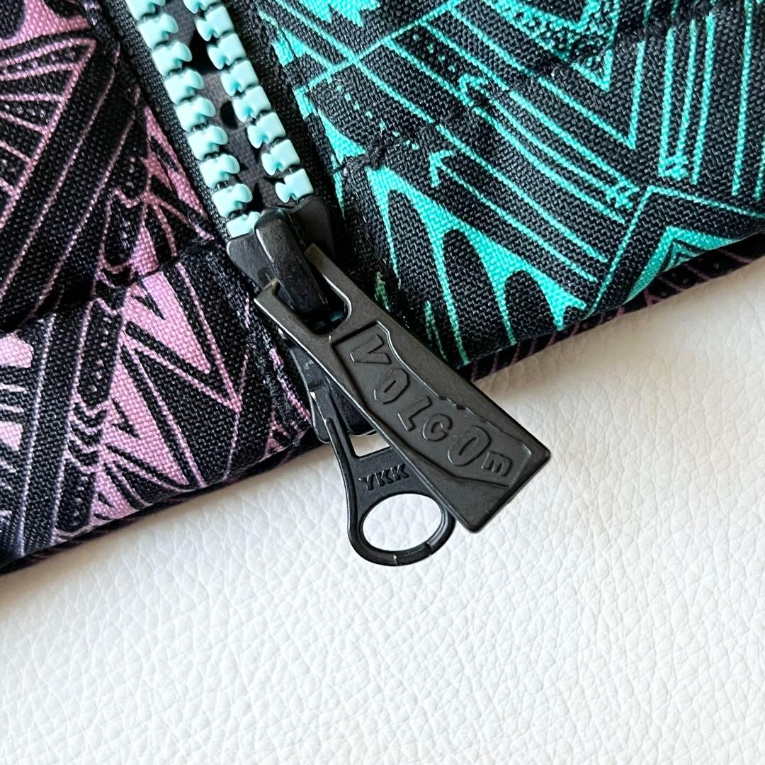 3281【美品】ボルコム　ジャケット 総柄 中綿入り スノボウェア レディース