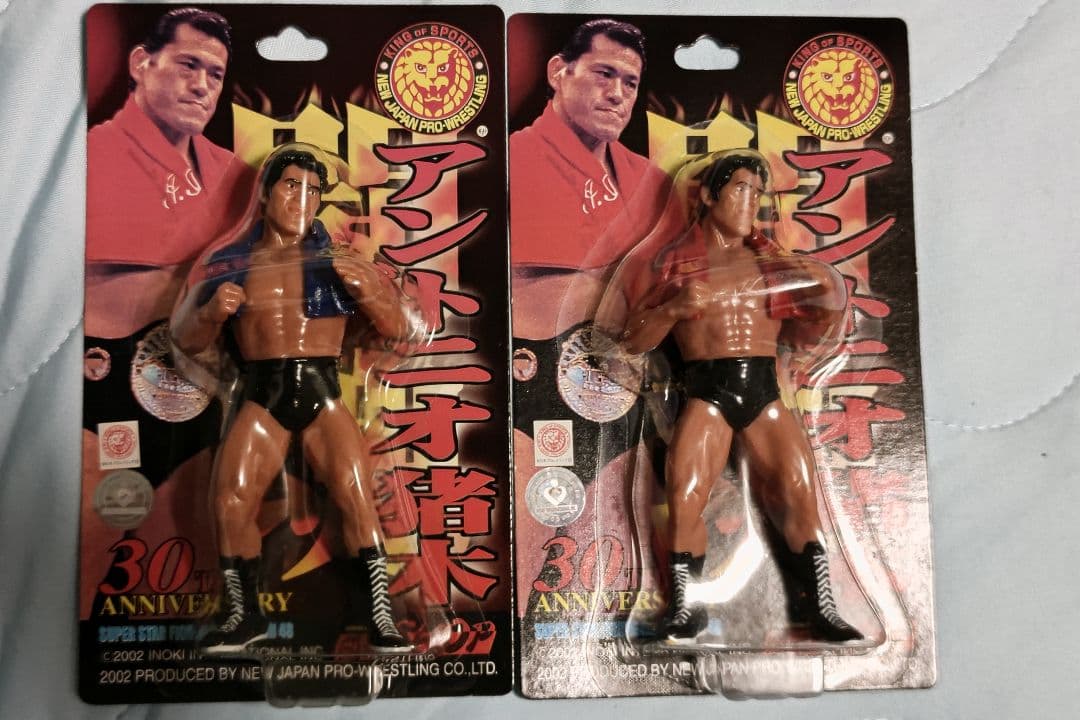 新日本プロレス　アントニオ猪木フィギュア　青タオル　赤タオル　バージョンセット