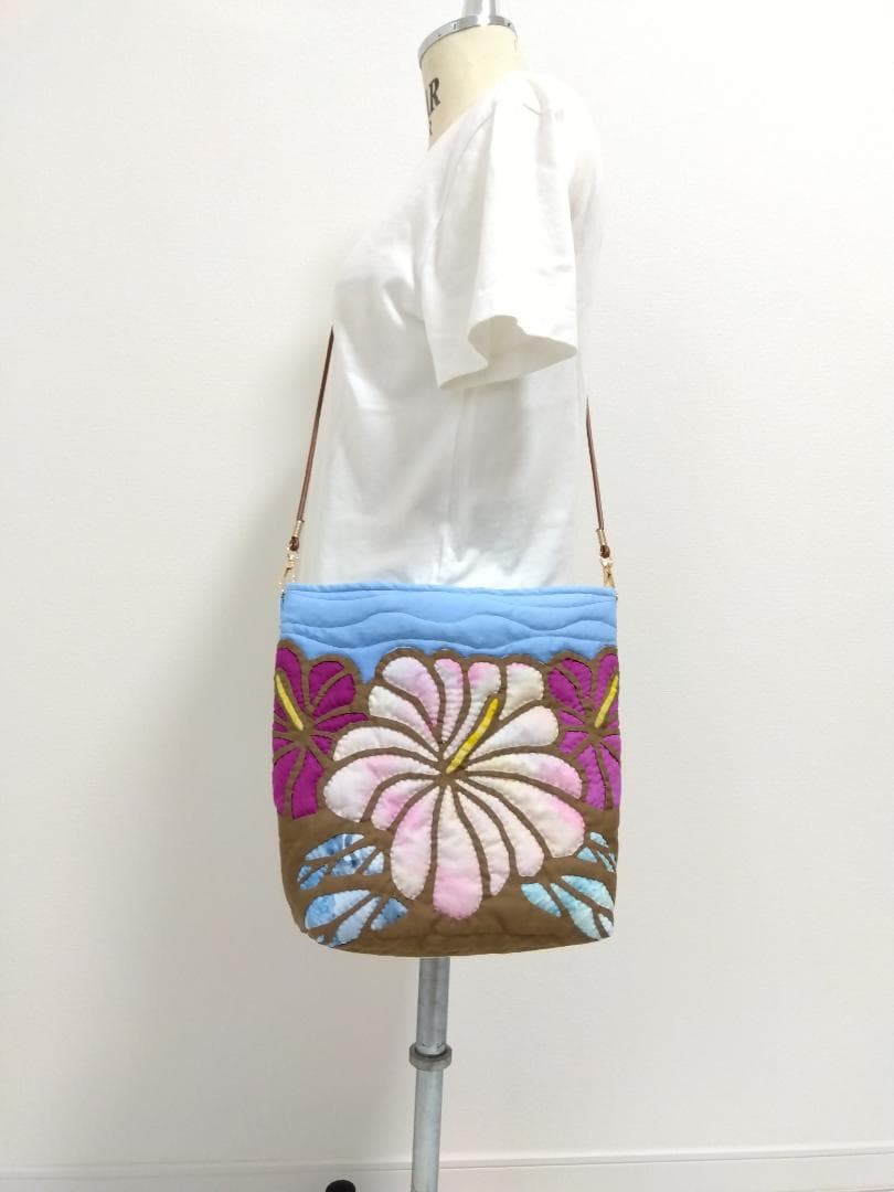 ハワイアンキルト　ハンドメイド　ハイビスカスショルダーバッグ