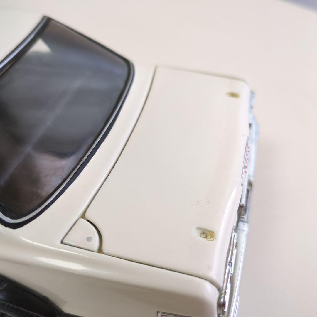 スカイライン2000ＧTR　1/18スケール　ホワイト