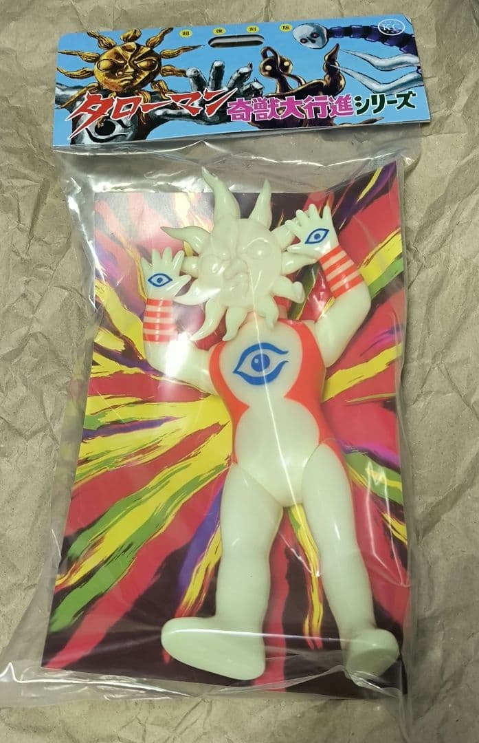 タローマン　蓄光　ソフビ