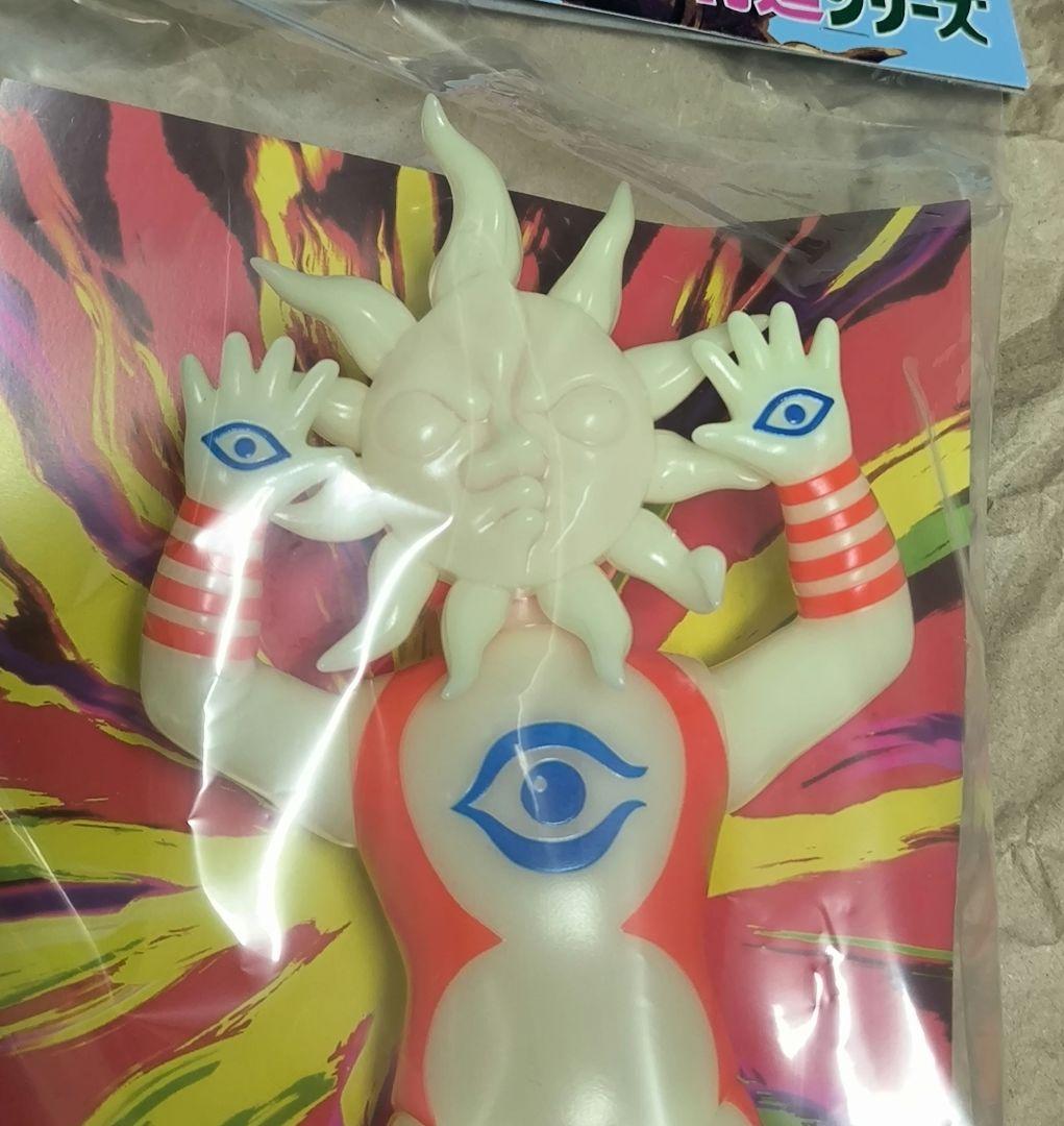 タローマン　蓄光　ソフビ