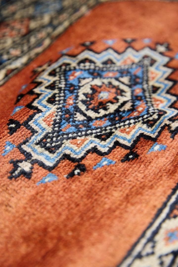 ヴィンテージラグ　トライバルラグ　パキスタン産（121×77cm）橙　茶　サンド
