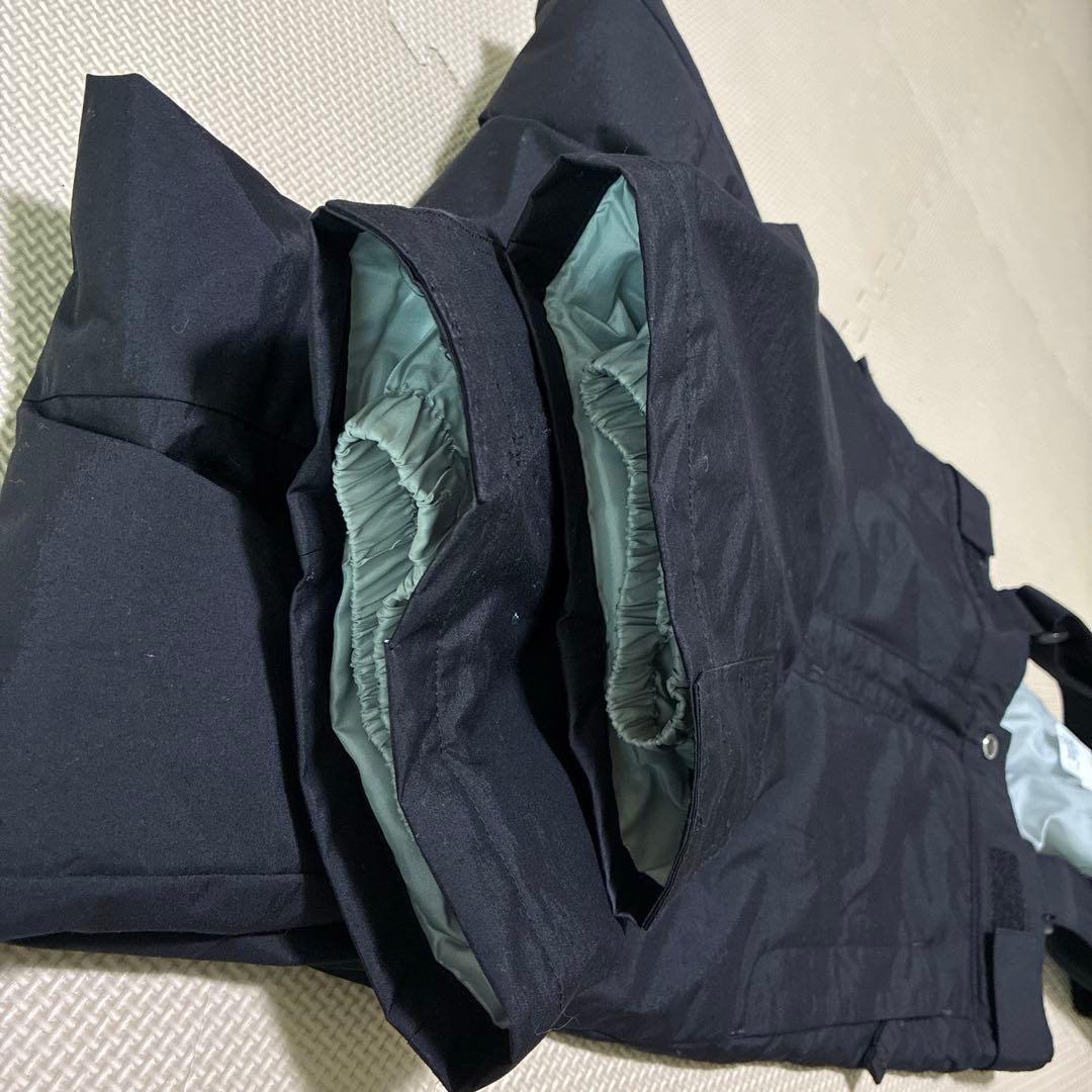 子供用スキーウェア 黒/赤　デサント　上下　140cm