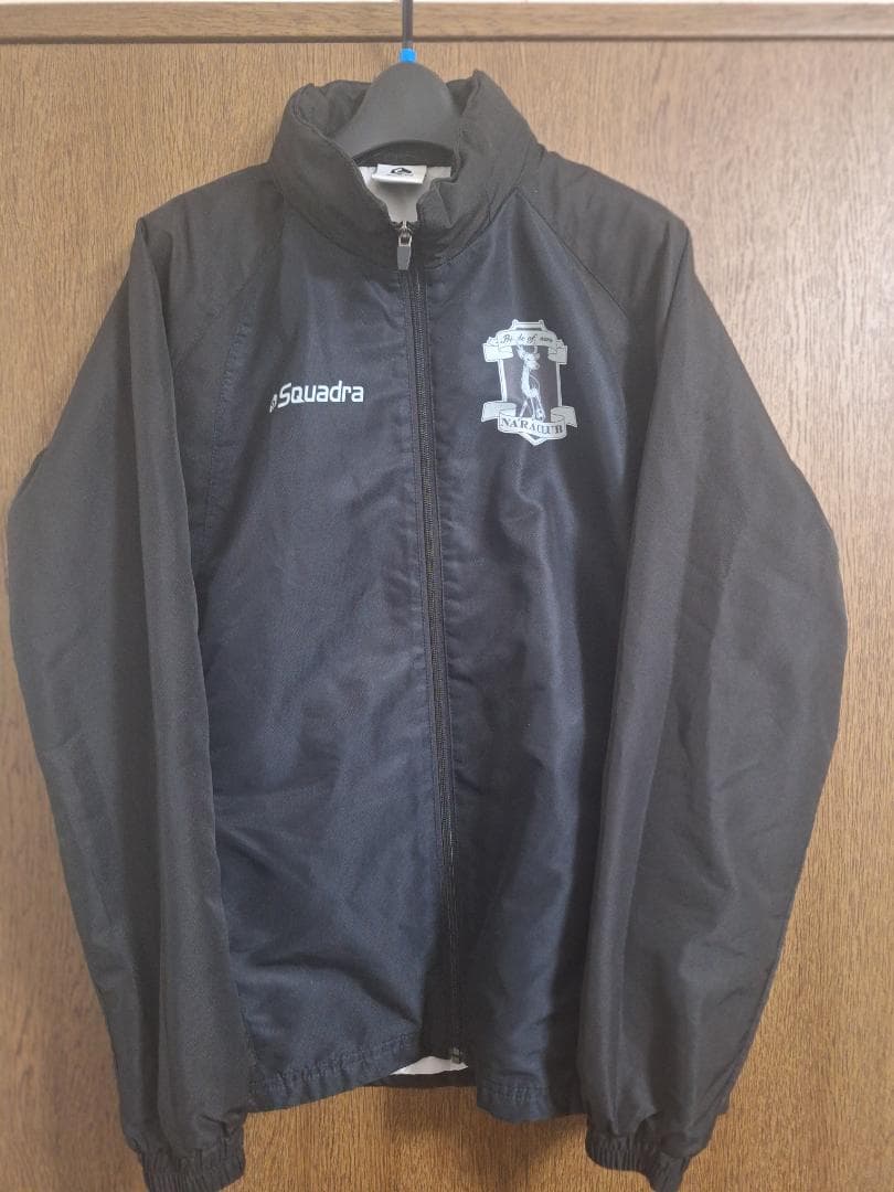 スクアドラSquadra 奈良クラブ　黒 ウィンドブレーカー