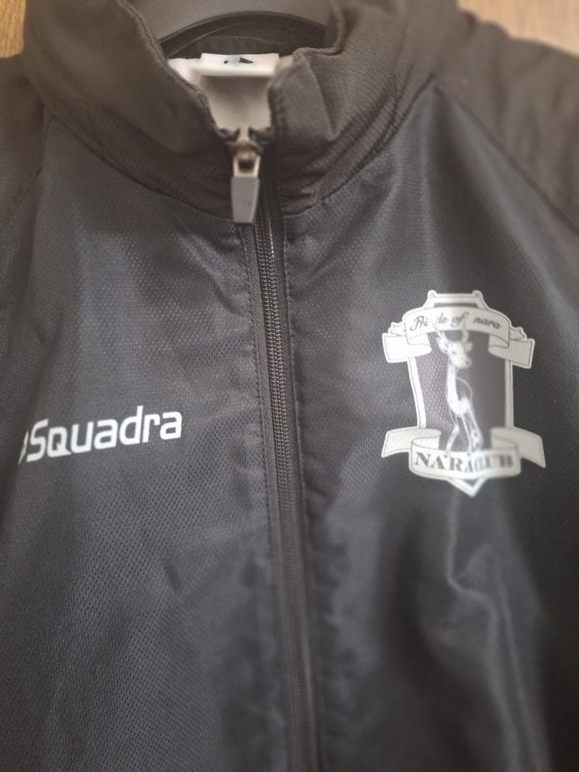 スクアドラSquadra 奈良クラブ　黒 ウィンドブレーカー