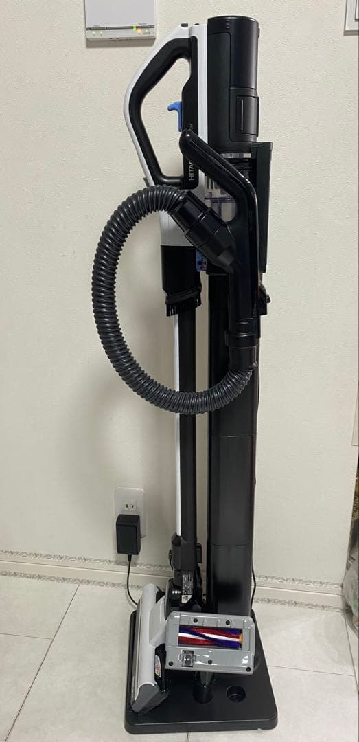 HITACHI コードレス掃除機 PV-BH900H　バッテリーの状態良好