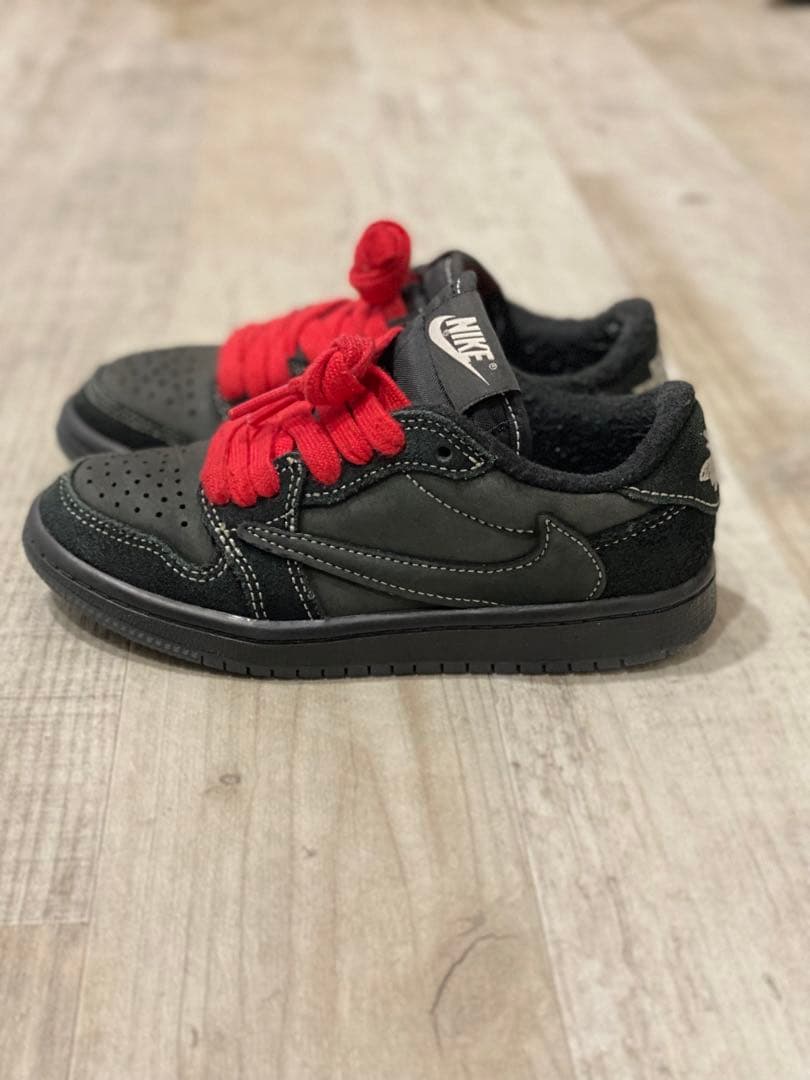 Travis Scott × Nike TD Blackphantom 17.5