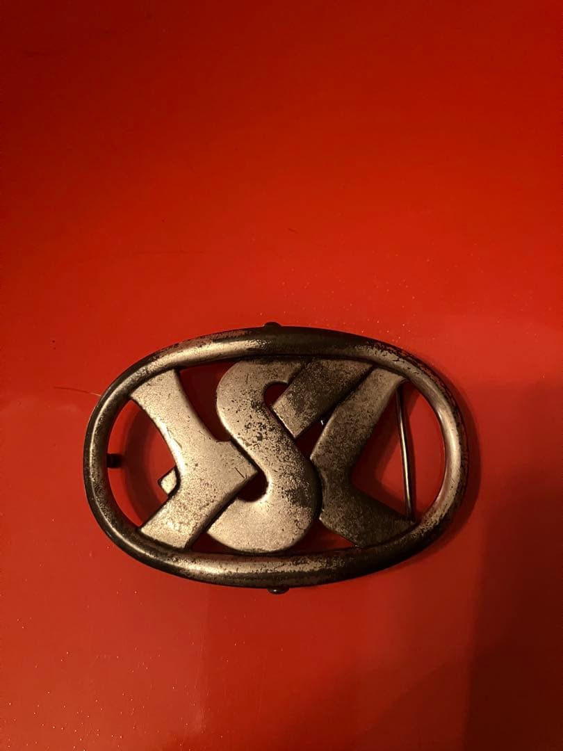 イヴ・サンローラン　バックル　時を超えるスタイル