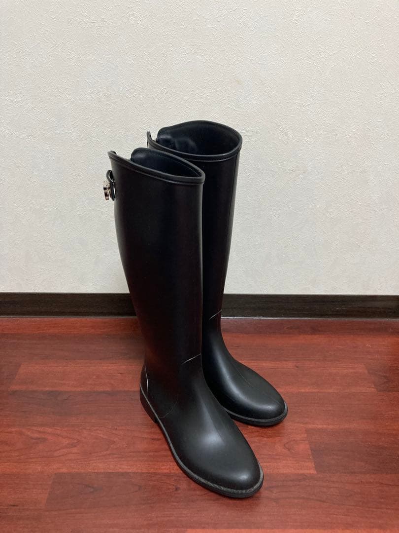 Salvatore Ferragamo 黒 レインブーツ