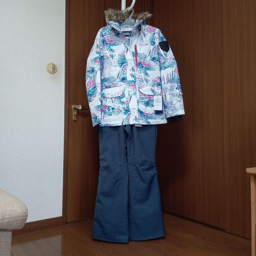 人気のONYONE　新品未使用タグ付き　スキーウェア上下（女性用）