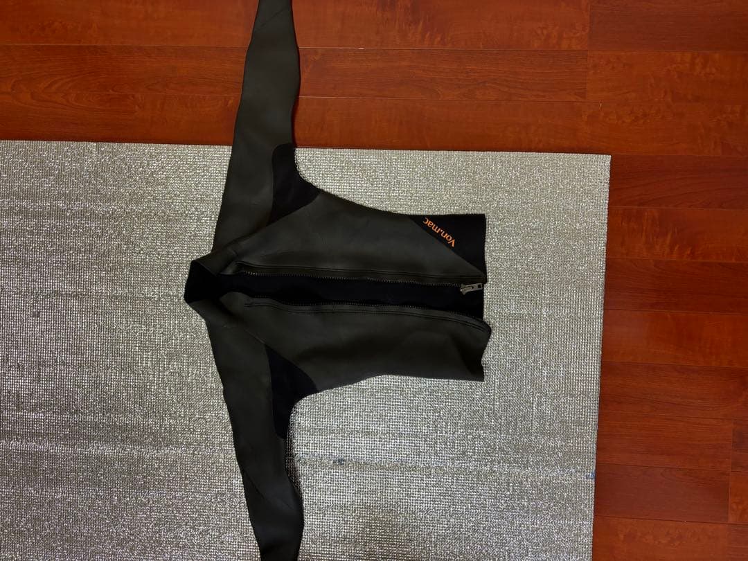 ダークグレー ジッパー付きタッパー