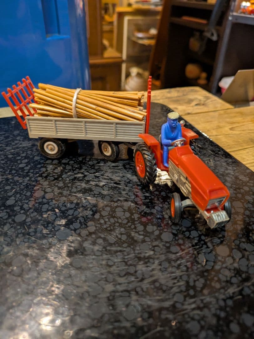 トラクターとトレーラーのミニカー フランス製 レア