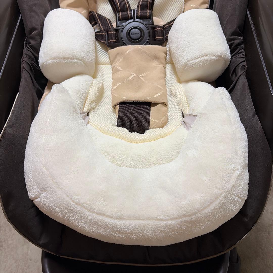 combiネムリラ オートスイング ベビーチェア