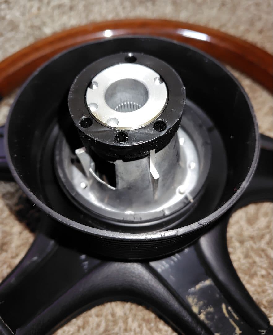 【中古・お買得品】MOMOステアリング ウッド＆レザー リーガル ボス・カバー付