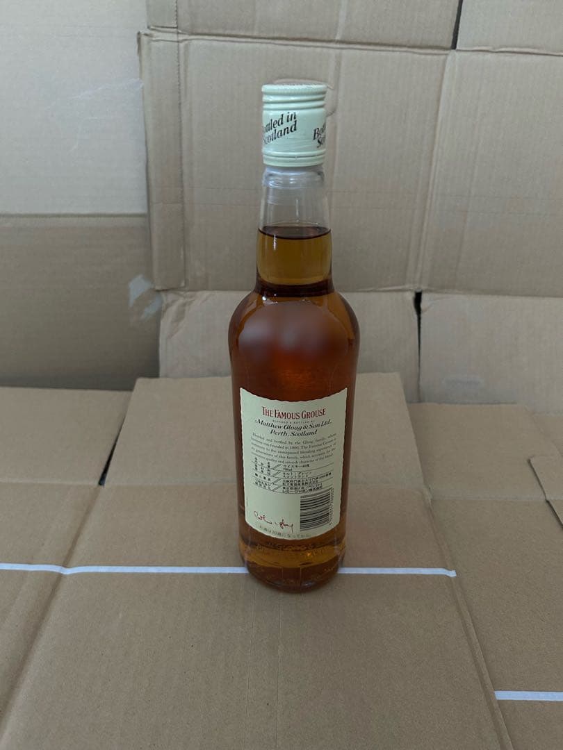 フェイマスグラウスの旧ボトルです。