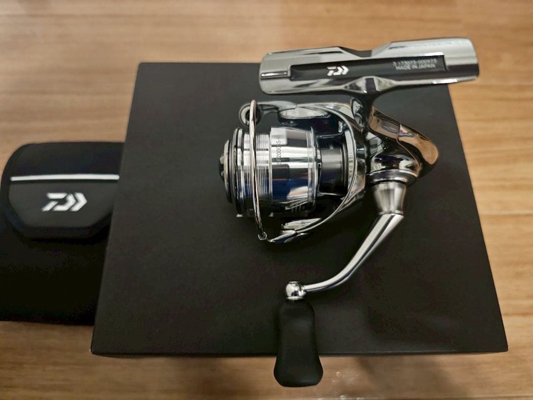新品未使用　Daiwa 23イグジストSF 2000 SS-H 替えスプール付き