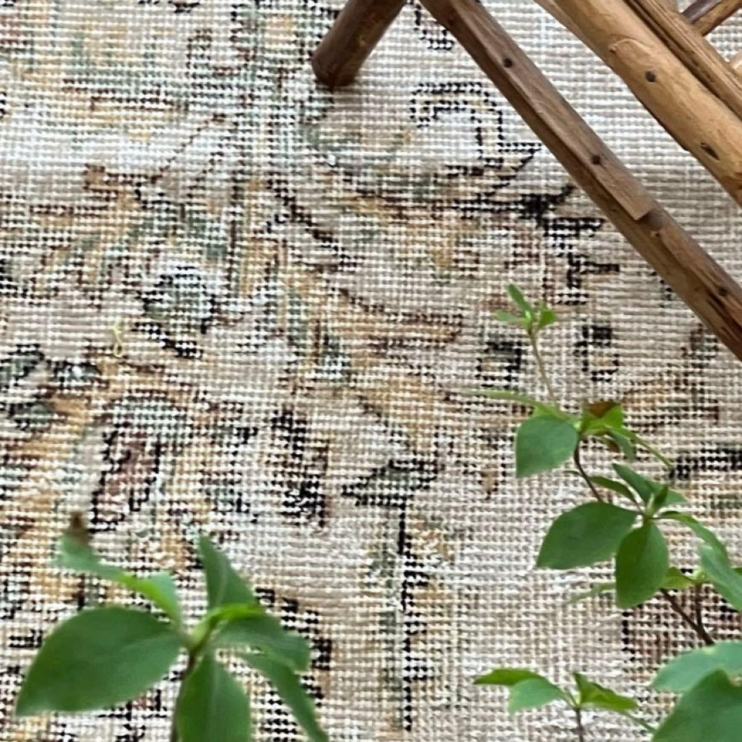 ミルキーベージュ50×100✳︎淡グリーンフラワー　ココア　トルコヴィンテージラグ