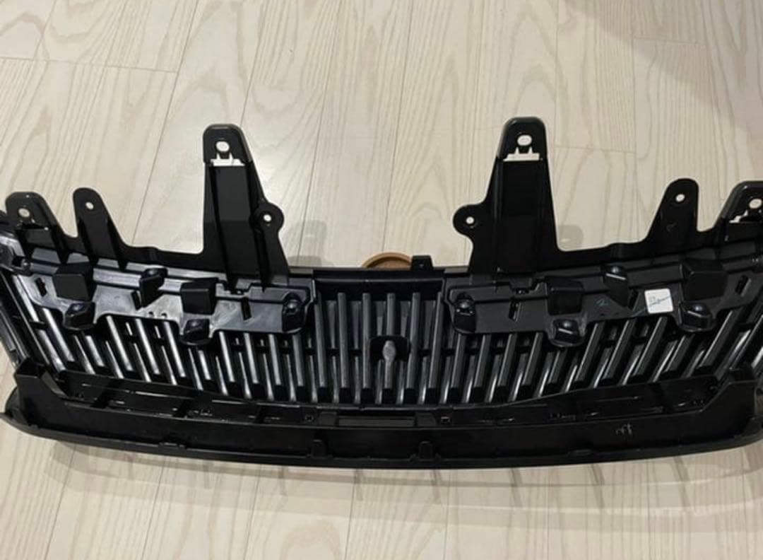 新品！TOYOTA ハリアー60前期フロントグリル