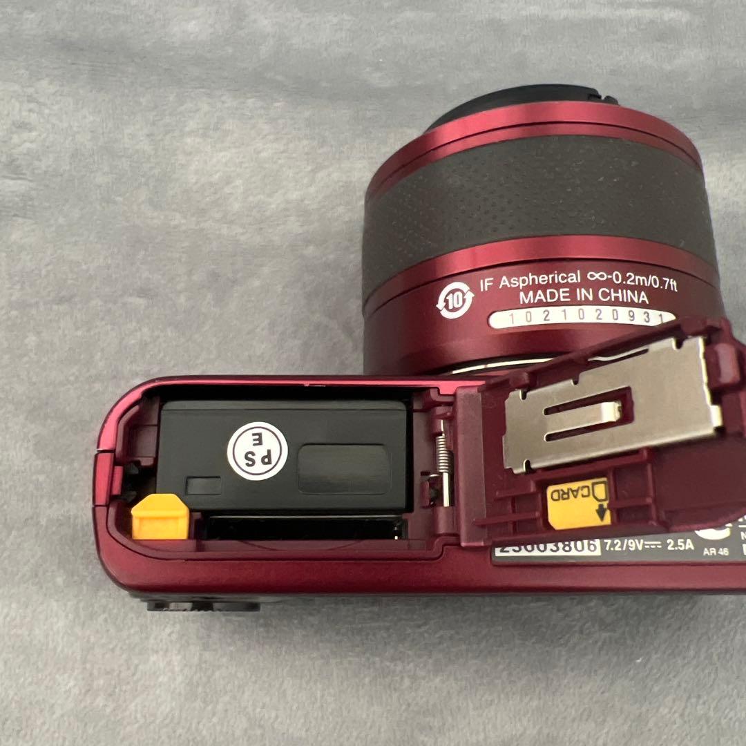 Nikon 1 J3 レッド 10-30mmレンズ付き