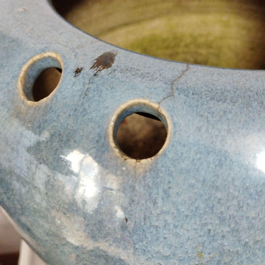 青色釉薬の陶器火鉢