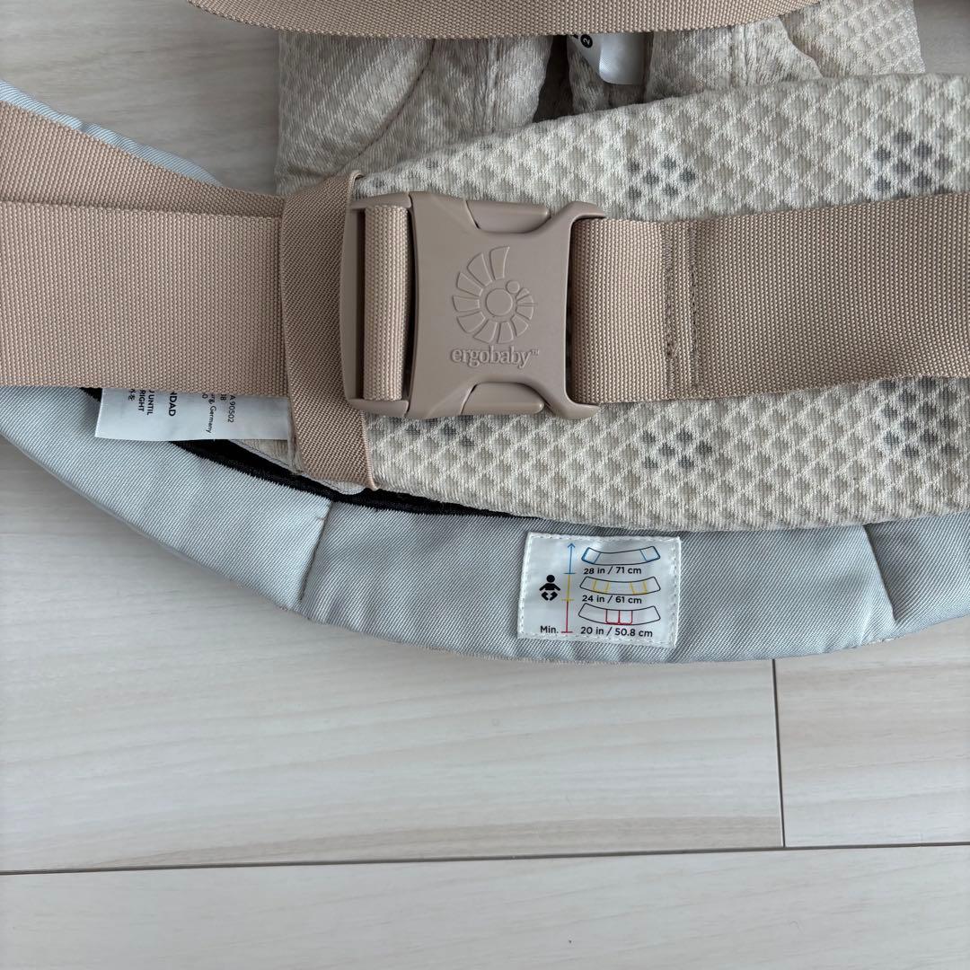 エルゴの抱っこひも　オムニブリーズ 人気のサンドベージュ！