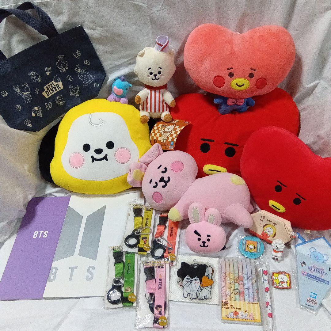 BTS　BT21　クッション/ぬいぐるみ/マガジン/ボールペン/etc.２２点