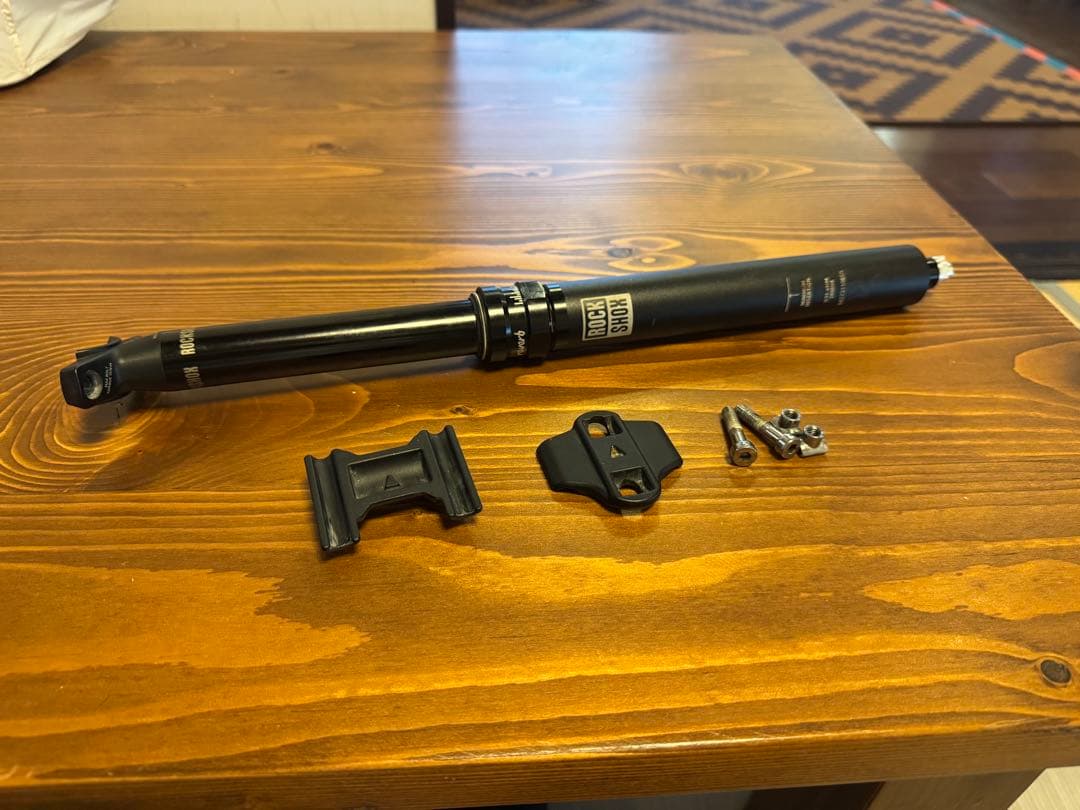 ROCKSHOX reverb シートポスト Φ31.6/390mm