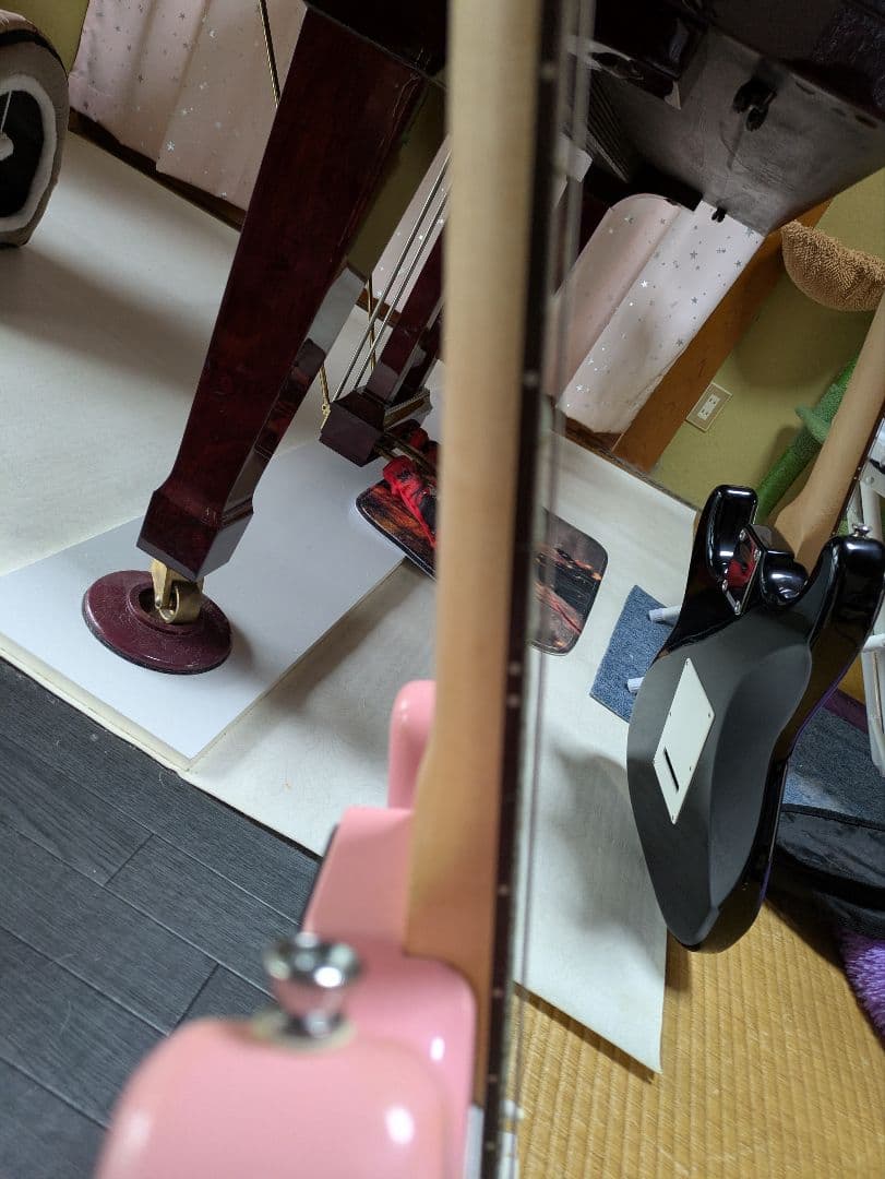 フォトジェニック　エレキギター　ピンク　ストラトキャスタータイプ