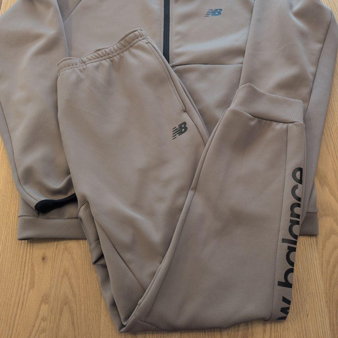 New Balance ベージュ ジャージ上下セット　極美品