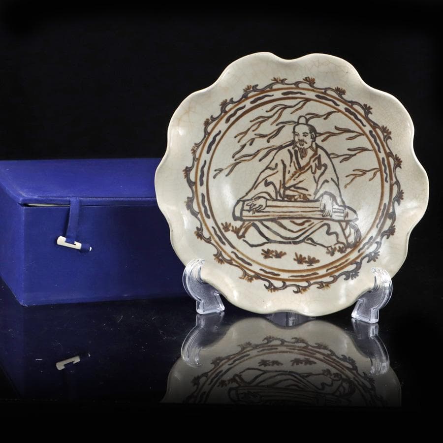 Y2396-1 中国 宋時代 人物図 波型皿 直径23㎝ 箱付き　せ