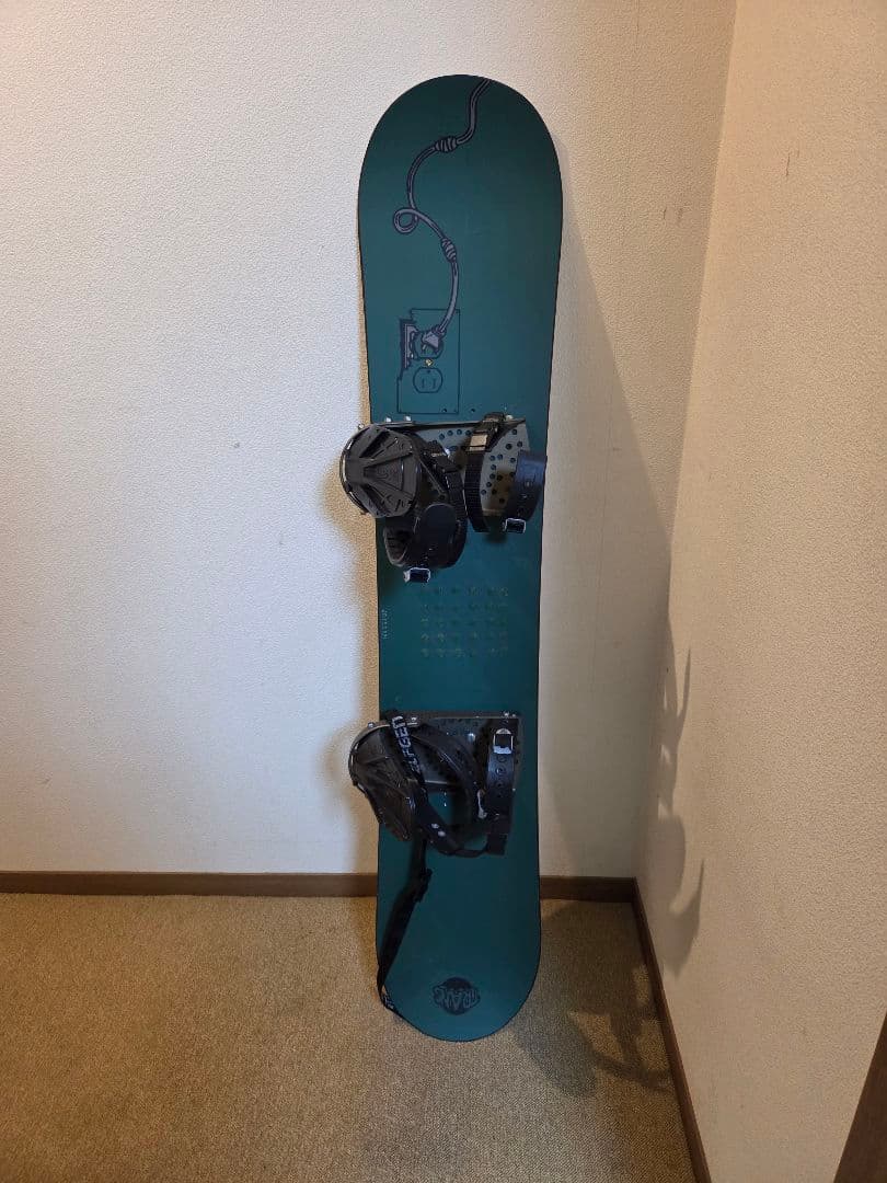 スノーボード 緑色 ハンマー デザイン