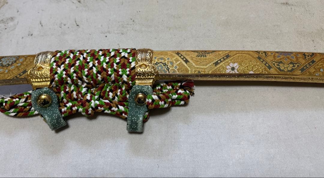 超稀少逸品 模造刀 飾太刀拵風 錦布包 鍍金の長覆輪（金覆輪）黄金造太刀 実物大