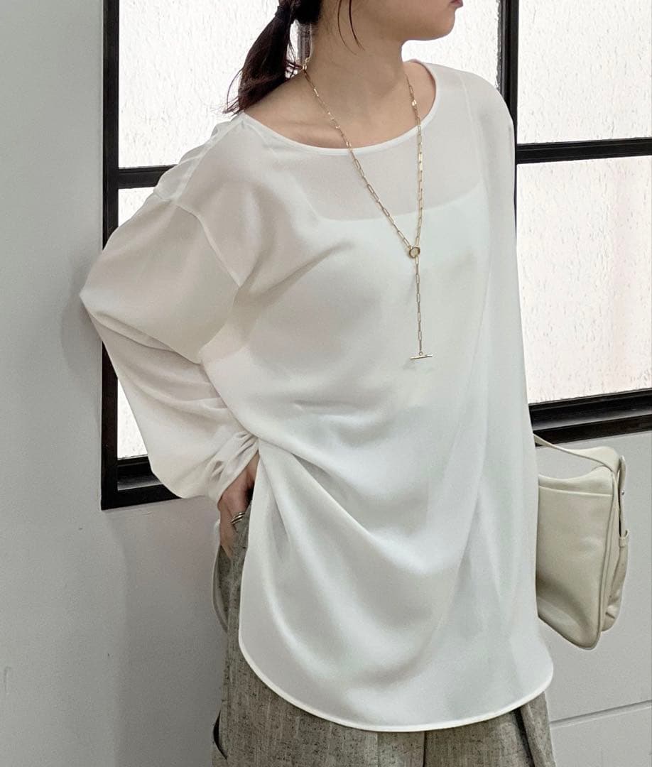 美品ガリャルダガランテ ラウンドブラウスTee万能インナー