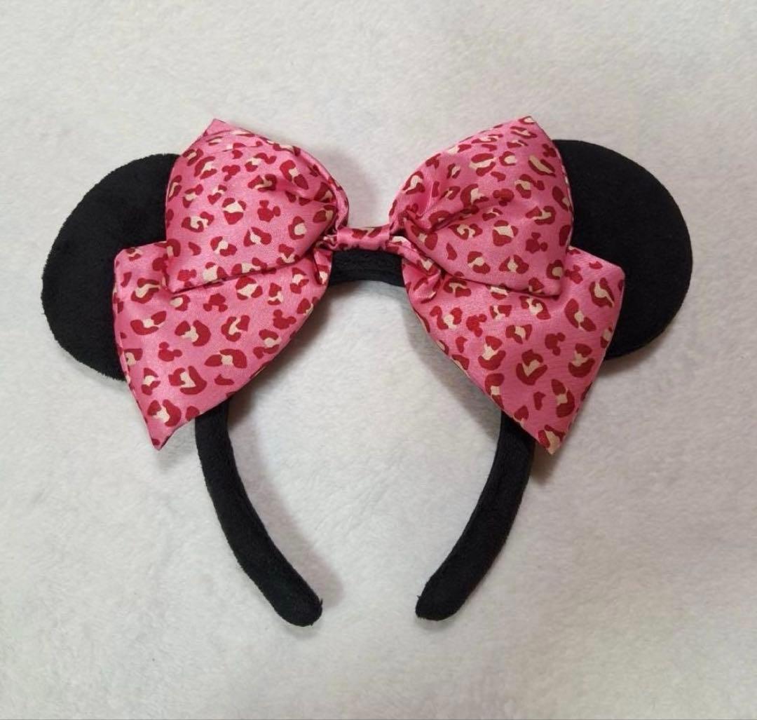 ディズニー　カチューシャ　ヒョウ柄　ピンク　リボン